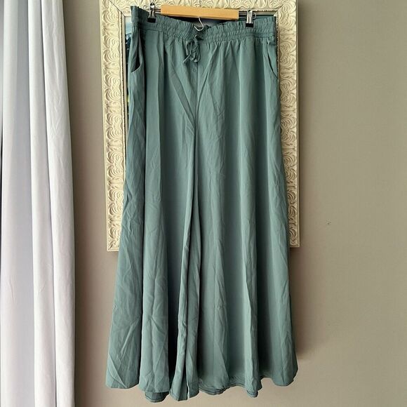 NWT Women’s Pants Plus Sz 2X Wide Leg Flowy Paper Basket Pants Blue Lightweight - Picture 1 of 7